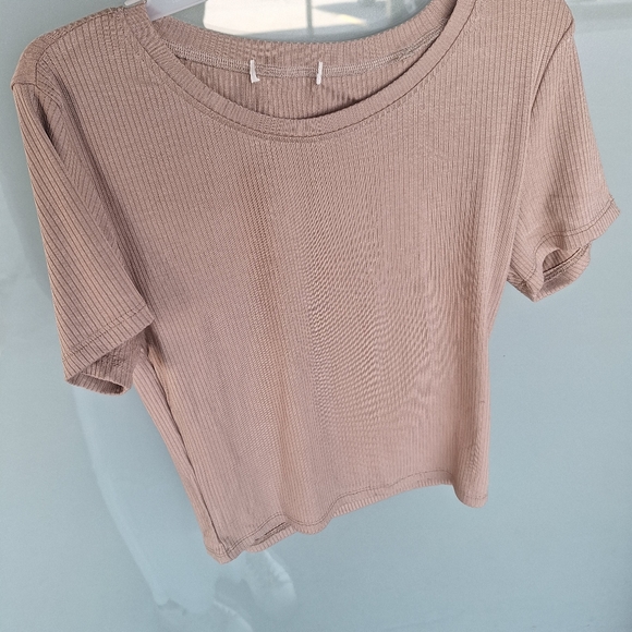 Crop tops - Picture 2 of 16